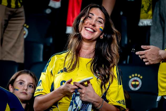 Sport Bilder des Tages Supporters of Fenerbahce SK during the match Fenerbahce - Feyenoord at the Åžükrü SaracoÄülu Spor Kompleksi for the Champions League - Third qualifying round - 2nd leg season 2025-2026 in ISTANBUL, Turkey on 10 august 2025, (photo by Marcel van Dorst EYE4images DeFodi Images)