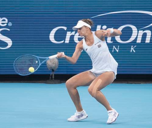 August 12, 2025: Magda Linette (POL) split sets against Jessica Pegula (USA) 6-7, 6-3, before rain suspended the match at the Cincinnati Open being played at Lindner Family Tennis Center in Mason, Ohio. Ã‚ Tennisclix CSM Mason USA - ZUMAc04_ 20250812_zma_c04_051 Copyright: xLesliexBillmanx