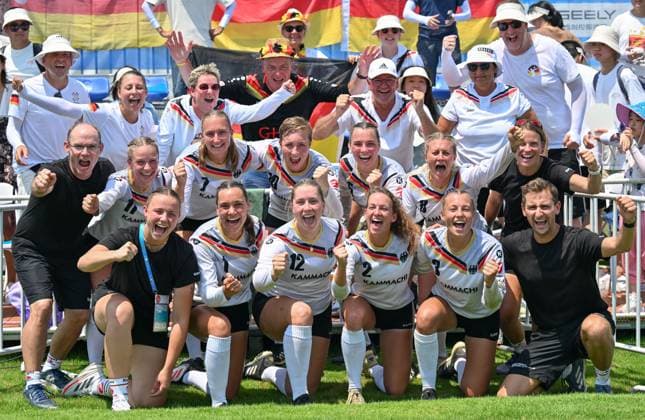 (250813) -- CHENGDU, Aug. 13, 2025 -- Members of team Germany pose for photos after the Fistball Women s Bronze Medal Match between Austria and Germany at The World Games 2025 in Chengdu, southwest China s Sichuan Province, Aug. 13, 2025. ) (SP)CHINA-CHENGDU-THE WORLD GAMES 2025-FISTBALL-WOMEN-BRONZE MEDAL MATCH-AUT VS GER (CN) ChenxCheng 
