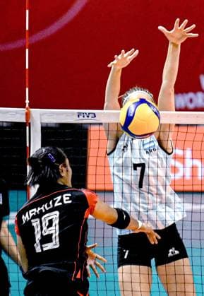 (250813) -- SURABAYA, Aug. 13, 2025 -- Pascalina Mahuze (L) of Indonesia spikes the ball against Maria Bernardita Aguilar Toranza of Argentina during the Preliminary Phase Pool A match between Indonesia and Argentina at the FIVB Volleyball Women s U21, U 21 World Championship, WM, Weltmeisterschaft in Surabaya, East Java province, Indonesia, on Aug. 12, 2025. ) (SP)INDONESIA-SURABAYA-VOLLEYBALL-WOMEN S-U21-WORLD CHAMPIONSHIP-PRELIMINARY PHASE-INDONESIA VS ARGENTINA AgungxKuncahyaxB. 