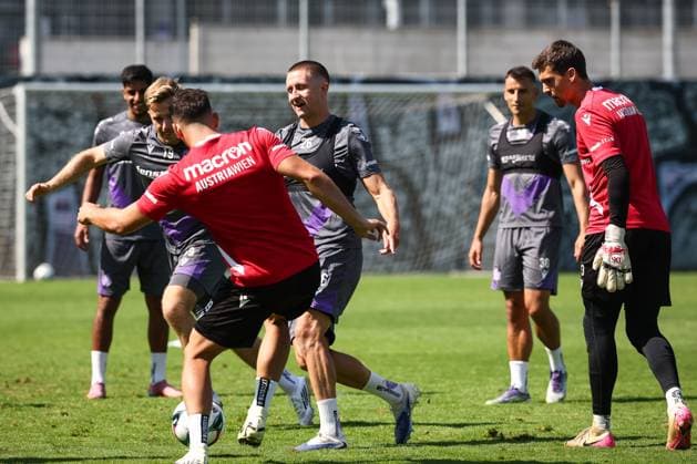 SOCCER - UEFA ECL, A.Wien vs Ostrava VIENNA,AUSTRIA,13.AUG.25 - SOCCER - UEFA Conference League, qualification, FK Austria Wien vs Banik Ostrava, preview, training A.Wien. Image shows Manprit Sarkaria, Johannes Eggestein, Reinhold Ranftl, Manfred Fischer and Lukas Wedl (A.Wien). GEPAxpictures xArminxRauthner