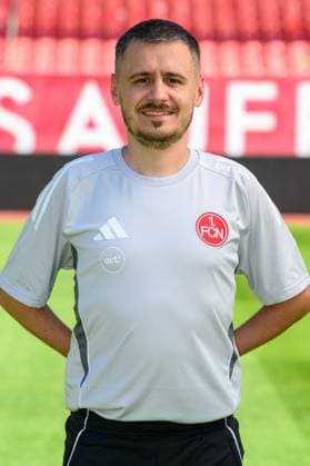 12.08.2025 - 1. FC Nürnberg FCN ( Club Clubfrauen ) - 1. Google Pixel Frauen Fussball Bundesliga BL - Saison 2025 2026 - Fototermin Porträttermin Vorstellung Präsentation Pressetermin - - Einzelbild Einzelfoto Portrait Porträt Kopfbild - Alan Niksic (Betreuer )