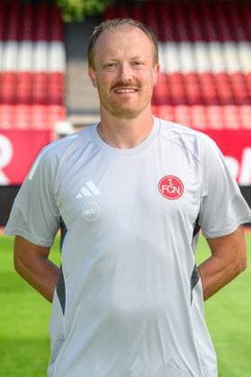 12.08.2025 - 1. FC Nürnberg FCN ( Club Clubfrauen ) - 1. Google Pixel Frauen Fussball Bundesliga BL - Saison 2025 2026 - Fototermin Porträttermin Vorstellung Präsentation Pressetermin - - Einzelbild Einzelfoto Portrait Porträt Kopfbild - Prof. Dr. Werner Krutsch ( Mannschaftsarzt )