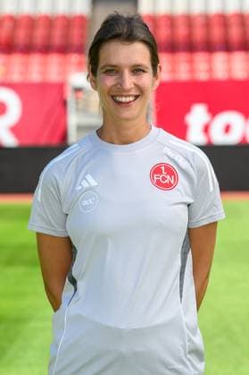 12.08.2025 - 1. FC Nürnberg FCN ( Club Clubfrauen ) - 1. Google Pixel Frauen Fussball Bundesliga BL - Saison 2025 2026 - Fototermin Porträttermin Vorstellung Präsentation Pressetermin - - Einzelbild Einzelfoto Portrait Porträt Kopfbild - Lea Siebenhaar ( Sportpsychologin )