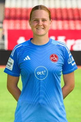12.08.2025 - 1. FC Nürnberg FCN ( Club Clubfrauen ) - 1. Google Pixel Frauen Fussball Bundesliga BL - Saison 2025 2026 - Fototermin Porträttermin Vorstellung Präsentation Pressetermin - - Einzelbild Einzelfoto Portrait Porträt Kopfbild - Kristin Krammer (1)