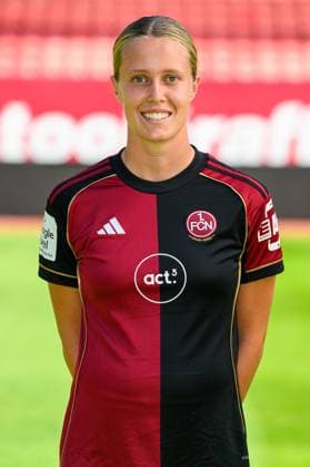 12.08.2025 - 1. FC Nürnberg FCN ( Club Clubfrauen ) - 1. Google Pixel Frauen Fussball Bundesliga BL - Saison 2025 2026 - Fototermin Porträttermin Vorstellung Präsentation Pressetermin - - Einzelbild Einzelfoto Portrait Porträt Kopfbild - Klara Svensson Senelius (2)