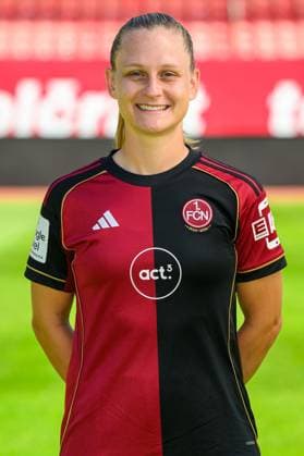 12.08.2025 - 1. FC Nürnberg FCN ( Club Clubfrauen ) - 1. Google Pixel Frauen Fussball Bundesliga BL - Saison 2025 2026 - Fototermin Porträttermin Vorstellung Präsentation Pressetermin - - Einzelbild Einzelfoto Portrait Porträt Kopfbild - Luisa Guttenberger (4)