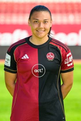 12.08.2025 - 1. FC Nürnberg FCN ( Club Clubfrauen ) - 1. Google Pixel Frauen Fussball Bundesliga BL - Saison 2025 2026 - Fototermin Porträttermin Vorstellung Präsentation Pressetermin - - Einzelbild Einzelfoto Portrait Porträt Kopfbild - Clara Fröhlich (5)