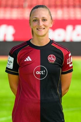 12.08.2025 - 1. FC Nürnberg FCN ( Club Clubfrauen ) - 1. Google Pixel Frauen Fussball Bundesliga BL - Saison 2025 2026 - Fototermin Porträttermin Vorstellung Präsentation Pressetermin - - Einzelbild Einzelfoto Portrait Porträt Kopfbild - Alina Mailbeck (6)