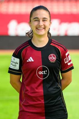 12.08.2025 - 1. FC Nürnberg FCN ( Club Clubfrauen ) - 1. Google Pixel Frauen Fussball Bundesliga BL - Saison 2025 2026 - Fototermin Porträttermin Vorstellung Präsentation Pressetermin - - Einzelbild Einzelfoto Portrait Porträt Kopfbild - Marina Scholz (7)