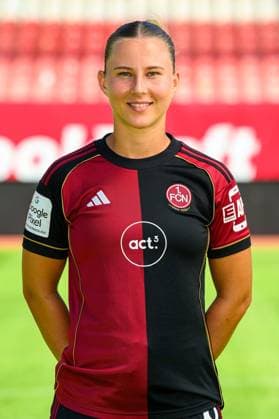 12.08.2025 - 1. FC Nürnberg FCN ( Club Clubfrauen ) - 1. Google Pixel Frauen Fussball Bundesliga BL - Saison 2025 2026 - Fototermin Porträttermin Vorstellung Präsentation Pressetermin - - Einzelbild Einzelfoto Portrait Porträt Kopfbild - Meret Günster (8)