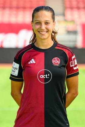 12.08.2025 - 1. FC Nürnberg FCN ( Club Clubfrauen ) - 1. Google Pixel Frauen Fussball Bundesliga BL - Saison 2025 2026 - Fototermin Porträttermin Vorstellung Präsentation Pressetermin - - Einzelbild Einzelfoto Portrait Porträt Kopfbild - Laura Miller (9)
