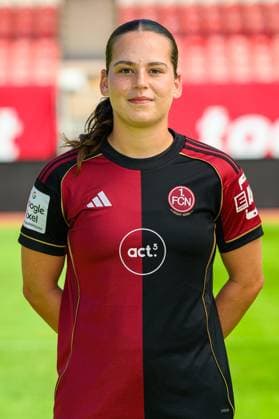 12.08.2025 - 1. FC Nürnberg FCN ( Club Clubfrauen ) - 1. Google Pixel Frauen Fussball Bundesliga BL - Saison 2025 2026 - Fototermin Porträttermin Vorstellung Präsentation Pressetermin - - Einzelbild Einzelfoto Portrait Porträt Kopfbild - Jonna Brengel (10)