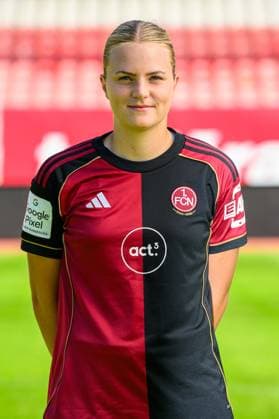 12.08.2025 - 1. FC Nürnberg FCN ( Club Clubfrauen ) - 1. Google Pixel Frauen Fussball Bundesliga BL - Saison 2025 2026 - Fototermin Porträttermin Vorstellung Präsentation Pressetermin - - Einzelbild Einzelfoto Portrait Porträt Kopfbild - Amelie Thöle Thoele (12)