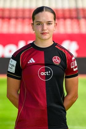 12.08.2025 - 1. FC Nürnberg FCN ( Club Clubfrauen ) - 1. Google Pixel Frauen Fussball Bundesliga BL - Saison 2025 2026 - Fototermin Porträttermin Vorstellung Präsentation Pressetermin - - Einzelbild Einzelfoto Portrait Porträt Kopfbild - Marlene Lindner (14)