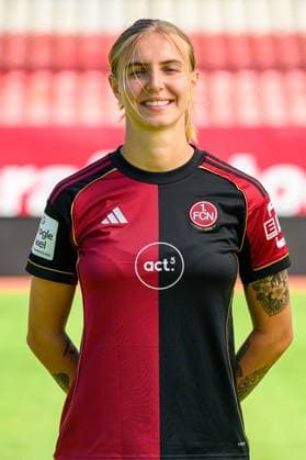 12.08.2025 - 1. FC Nürnberg FCN ( Club Clubfrauen ) - 1. Google Pixel Frauen Fussball Bundesliga BL - Saison 2025 2026 - Fototermin Porträttermin Vorstellung Präsentation Pressetermin - - Einzelbild Einzelfoto Portrait Porträt Kopfbild - Oliwia Wos (15)