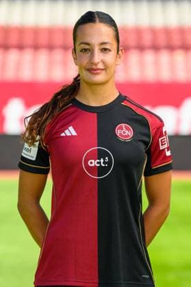 12.08.2025 - 1. FC Nürnberg FCN ( Club Clubfrauen ) - 1. Google Pixel Frauen Fussball Bundesliga BL - Saison 2025 2026 - Fototermin Porträttermin Vorstellung Präsentation Pressetermin - - Einzelbild Einzelfoto Portrait Porträt Kopfbild - Selma Licina (17)