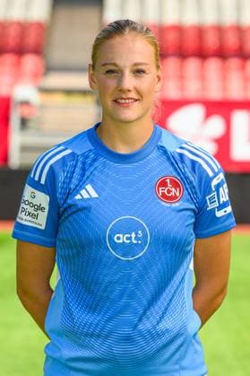 12.08.2025 - 1. FC Nürnberg FCN ( Club Clubfrauen ) - 1. Google Pixel Frauen Fussball Bundesliga BL - Saison 2025 2026 - Fototermin Porträttermin Vorstellung Präsentation Pressetermin - - Einzelbild Einzelfoto Portrait Porträt Kopfbild - Larissa Rusek (21)
