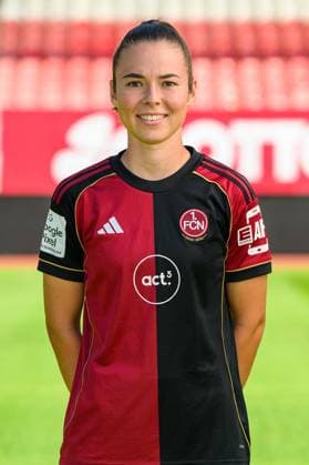 12.08.2025 - 1. FC Nürnberg FCN ( Club Clubfrauen ) - 1. Google Pixel Frauen Fussball Bundesliga BL - Saison 2025 2026 - Fototermin Porträttermin Vorstellung Präsentation Pressetermin - - Einzelbild Einzelfoto Portrait Porträt Kopfbild - Julia Pollak (22)