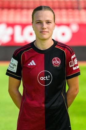 12.08.2025 - 1. FC Nürnberg FCN ( Club Clubfrauen ) - 1. Google Pixel Frauen Fussball Bundesliga BL - Saison 2025 2026 - Fototermin Porträttermin Vorstellung Präsentation Pressetermin - - Einzelbild Einzelfoto Portrait Porträt Kopfbild - Nastassja Lein (24)