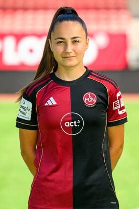 12.08.2025 - 1. FC Nürnberg FCN ( Club Clubfrauen ) - 1. Google Pixel Frauen Fussball Bundesliga BL - Saison 2025 2026 - Fototermin Porträttermin Vorstellung Präsentation Pressetermin - - Einzelbild Einzelfoto Portrait Porträt Kopfbild - Maelle Seguin (28)