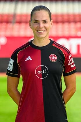 12.08.2025 - 1. FC Nürnberg FCN ( Club Clubfrauen ) - 1. Google Pixel Frauen Fussball Bundesliga BL - Saison 2025 2026 - Fototermin Porträttermin Vorstellung Präsentation Pressetermin - - Einzelbild Einzelfoto Portrait Porträt Kopfbild - Beatrix Fördos Foerdos Fordos (27)