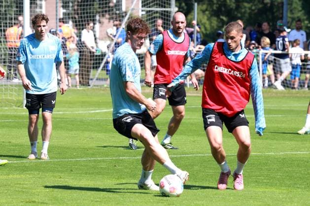 DEU, DFL, 2. FBL Hertha BSC, Training, 13.08.2025, Sportforum, Berlin, DEU, DFL, 2. FBL Hertha BSC, Training, im Bild Sebastian Groenning (Hertha BSC Berlin 17), Michael Cuisance (Hertha BSC Berlin 10) DFL - regulations prohibit any use of Photographs as image sequences and or quasi-video