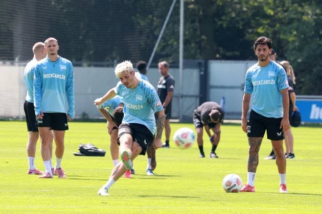 DEU, DFL, 2. FBL Hertha BSC, Training, 13.08.2025, Sportforum, Berlin, DEU, DFL, 2. FBL Hertha BSC, Training, im Bild Dawid Kownacki (Hertha BSC Berlin 9), Kevin Sessa (Hertha BSC Berlin 8) DFL - regulations prohibit any use of Photographs as image sequences and or quasi-video