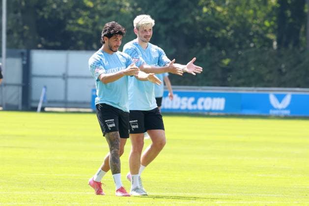 DEU, DFL, 2. FBL Hertha BSC, Training, 13.08.2025, Sportforum, Berlin, DEU, DFL, 2. FBL Hertha BSC, Training, im Bild Dawid Kownacki (Hertha BSC Berlin 9), Kevin Sessa (Hertha BSC Berlin 8) DFL - regulations prohibit any use of Photographs as image sequences and or quasi-video