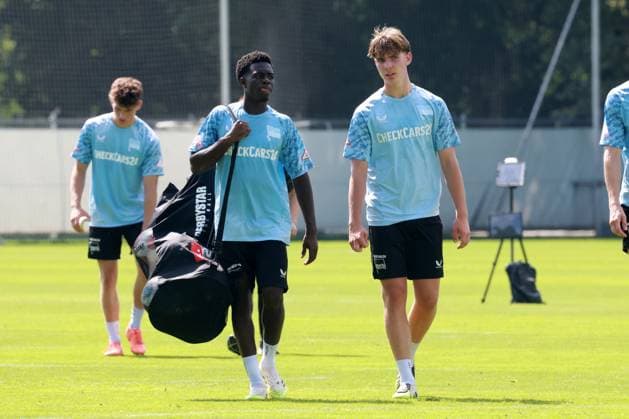 DEU, DFL, 2. FBL Hertha BSC, Training, 13.08.2025, Sportforum, Berlin, DEU, DFL, 2. FBL Hertha BSC, Training, im Bild Boris Lum (Hertha BSC Berlin 21), Kennet Eichhorn (Hertha BSC Berlin 23) DFL - regulations prohibit any use of Photographs as image sequences and or quasi-video