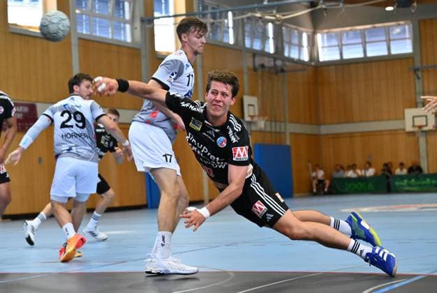13.08.2025 - Handball - Saison 2025 2026 - Testspiel - Freundschaftsspiel : HC Erlangen HCE - TV Großwallstadt - - xwoxzix - Florian Scheerer (10, HC Erlangen HCE ) vor Sebastian Trost (17, TV Großwallstadt )