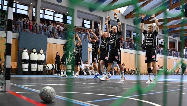 13.08.2025 - Handball - Saison 2025 2026 - Testspiel - Freundschaftsspiel : HC Erlangen HCE - TV Großwallstadt - - xwoxzix - Impression - Aufwärmen warm-up