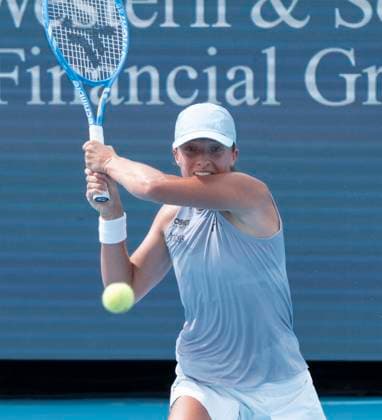 August 13, 2025: Iga Swiatek (POL) defeated Sorana Cirstea (ROU) 6-4, 6-3, at the Cincinnati Open being played at Lindner Family Tennis Center in Mason, Ohio. Ã‚ Tennisclix CSM Mason USA - ZUMAc04_ 20250813_zma_c04_011 Copyright: xLesliexBillmanx