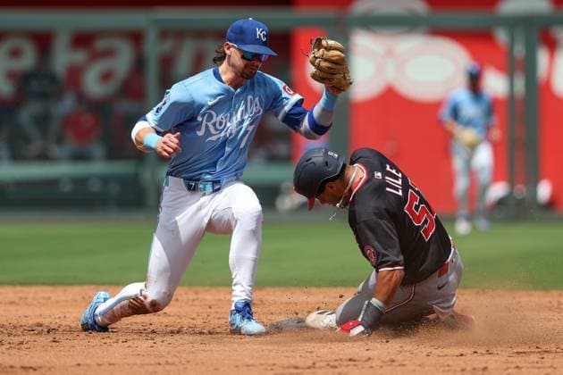 August 13, 2025: Washington Nationals right fielder Daylen Lile (51) beats the tag from Kansas City Royals shortstop Bobby Witt Jr. (7) stealing second during the third inning at Kauffman Stadium in Kansas City, MO. CSM Kansas City United States of America - ZUMAc04_ 20250813_zma_c04_036 Copyright: xDavidxSmithx