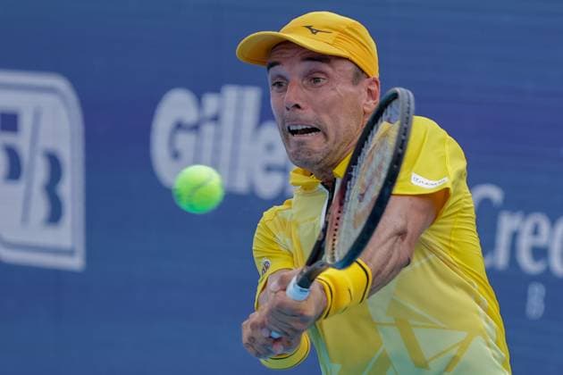 August 13, 2025, Mason, Ohio, U.S: Roberto Bautista Agut (ESP) hits a two-handed backhand during WednesdayÃ¢â‚¬â ¢s Round of 16 of the Cincinnati Open at the Lindner Family Tennis Center, Mason, Oh. Mason U.S - ZUMAs304 20250813_zaf_s304_110 Copyright: xScottxStuartx