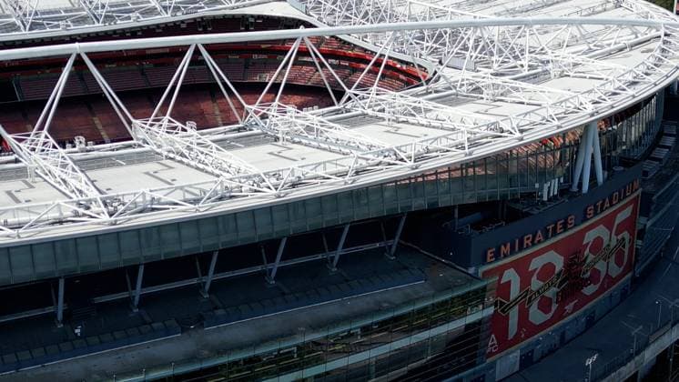 Emirates Stadium in London LONDON, UNITED KINGDOM - AUGUST 12: An aerial view of the Emirates Stadium, home to Arsenal Football Club in North London, United Kingdom on August 12, 2025. The stadium s modern structure rises against a backdrop of tightly packed city streets, highlighting the scale and character of one of English football’s most recognisable grounds. Yunus Dalgic Anadolu London United Kingdom. Editorial use only. Please get in touch for any other usage.  Copyright: x2025xAnadoluxYunusxDalgicx