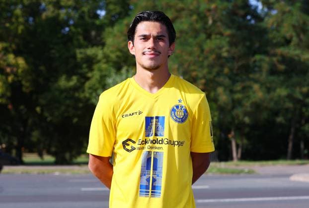 Teampraesentation 1. FC Lok Leipzig Regionalliga NO Eren Öztürk Oeztuerk ; 1. FC Lokomotive Leipzig; Regionalliga Nord-Ost, Porträttermin 2025 2026 , Leipzig, 13.08.2025 , Nur zur redaktionellen Nutzung. Only editorial use.