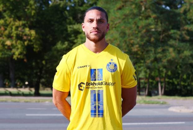 Teampraesentation 1. FC Lok Leipzig Regionalliga NO Malik McLemore ; 1. FC Lokomotive Leipzig; Regionalliga Nord-Ost, Porträttermin 2025 2026 , Leipzig, 13.08.2025 , Nur zur redaktionellen Nutzung. Only editorial use.