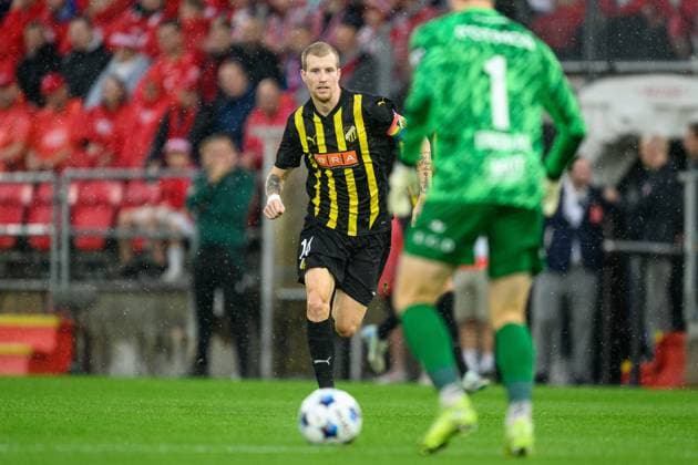 250814 Simon Gustafson of Häcken during the UEFA Europa League third qualifying round football match between Brann and Häcken on August 14, 2025 in Bergen. Photo: Carl Sandin BILDBYRAN kod CS CS0753 fotboll football soccer fotball uefa europa league europa league brann häcken bbeng Copyright: CARLxSANDIN BB250814CS058