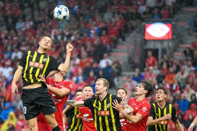 250814 Adrian Svanbäck of Häcken during the UEFA Europa League third qualifying round football match between Brann and Häcken on August 14, 2025 in Bergen. Photo: Carl Sandin BILDBYRAN kod CS CS0753 fotboll football soccer fotball uefa europa league europa league brann häcken bbeng Copyright: CARLxSANDIN BB250814CS062
