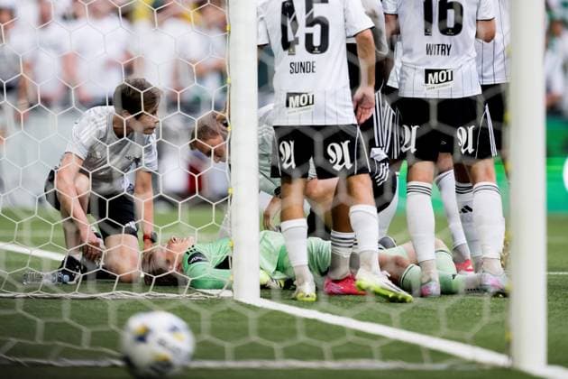 250814 Goalkeeper Sander Tangvik of Rosenborg in pain during the UEFA Conference League qualifier football match between Hammarby and Rosenborg on August 14, 2025 in Stockholm. Photo: Emma Wallskog BILDBYRAN COP 320 EW0560 fotboll football soccer fotball uefa conference league conference league kval hammarby rosenborg bbeng *** 250814 Goalkeeper Sander Tangvik of Rosenborg in pain during the UEFA Conference League qualifier football match between Hammarby and Rosenborg on August 14, 2025 in Stockholm Photo Emma Wallskog BILDBYRAN COP 320 EW0560 fotboll football soccer fotball uefa conference league conference league kval hammarby rosenborg bbeng  Copyright: EMMAxWALLSKOG BB250814EW028