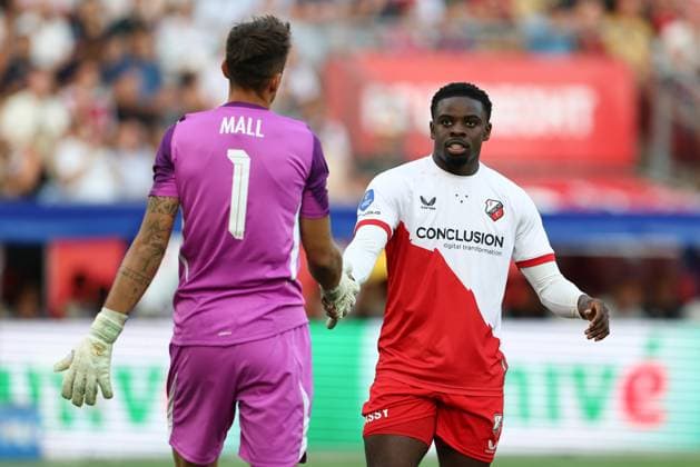 UTRECHT , 14-08-2025 , stadium Galgenwaard , season 2025 2026 , UEFA Europa League football , Third qualifying round 2nd leg , match between FC Utrecht and Servette , picture shows Servette goalkeeper Joel Mall, FC Utrecht player Noah Ohio Utrecht - Servette  x30499210x Copyright: