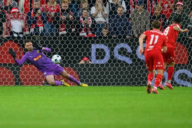 250814 Goalkeeper Etrit Berisha of Häcken during the UEFA Europa League third qualifying round football match between Brann and Häcken on August 14, 2025 in Bergen. Photo: Carl Sandin BILDBYRAN kod CS CS0753 fotboll football soccer fotball uefa europa league europa league brann häcken bbeng Copyright: CARLxSANDIN BB250814CS113