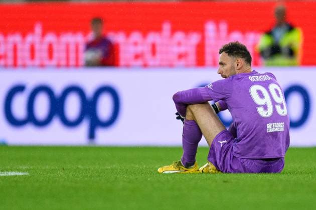 250814 Goalkeeper Etrit Berisha of Häcken looks dejected after the UEFA Europa League third qualifying round football match between Brann and Häcken on August 14, 2025 in Bergen. Photo: Carl Sandin BILDBYRAN kod CS CS0753 fotboll football soccer fotball uefa europa league europa league brann häcken bbeng depp Copyright: CARLxSANDIN BB250814CS122