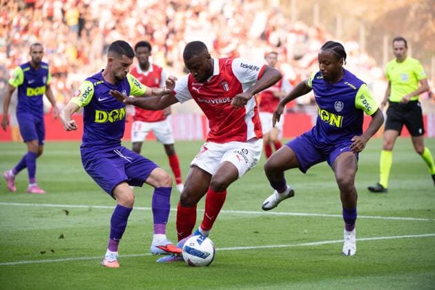 August 14, 2025, Braga, Braga, Portugal: SIKOU NIAKATE from SC Braga seen on action during the UEFA Europe League 2025 26 Playoff round match between SC Braga and CFR Cluj at Estadio Municipal de Braga on August 14, 2025 in Braga, Portugal. Braga Portugal - ZUMAl192 20250814_zsp_l192_011 Copyright: xMiguelxLemosx