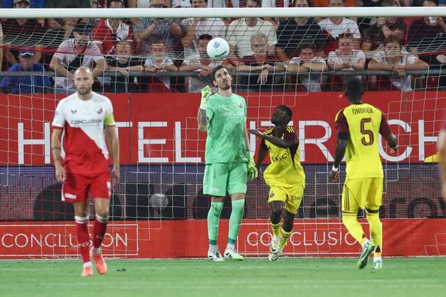 UTRECHT , 14-08-2025 , stadium Galgenwaard , season 2025 2026 , UEFA Europa League football , Third qualifying round 2nd leg , match between FC Utrecht and Servette , picture shows FC Utrecht goalkeeper Vasilis Barkas, Servette player Ablie Jallow Utrecht - Servette  x30500370x Copyright: