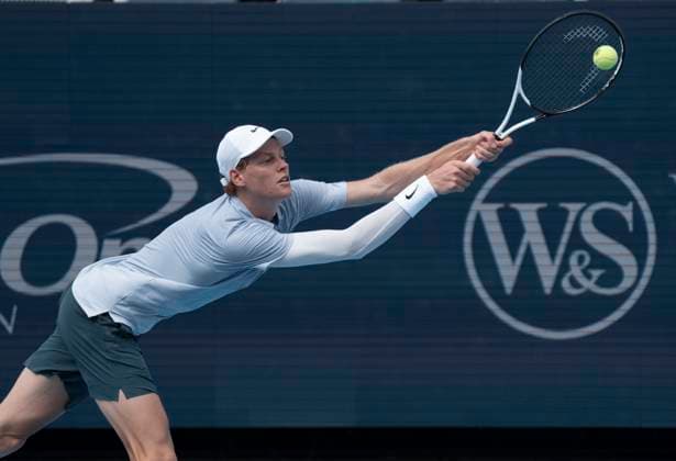 August 14, 2025: Felix Auger-Aliassime (CAN) loses to Jannik Sinner (ITA) 6-0, 6-2, 6-4, 6-4 at the Cincinnati Open being played at Lindner Family Tennis Center in Mason, Ohio, {USA} Ã‚ Tennisclix Cal Media Mason USA - ZUMAc04_ 20250814_zma_c04_039 Copyright: xLesliexBillmanx
