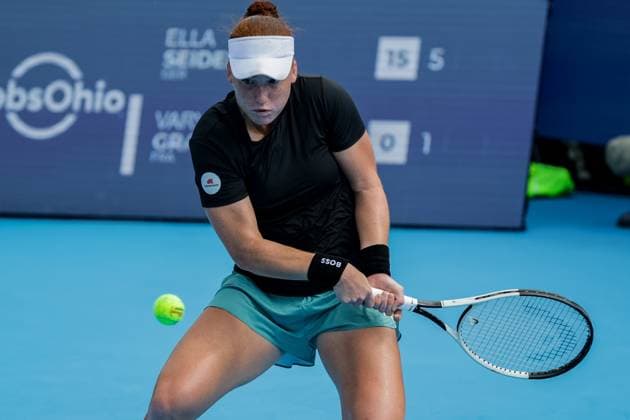 August 14, 2025, Mason, Ohio, U.S: Ella Seidel (GER) hits a two-handed backhand during ThursdayÃ¢â‚¬â ¢s Round of 16 of the Cincinnati Open at the Lindner Family Tennis Center, Mason, Oh. Mason U.S - ZUMAs304 20250814_zaf_s304_184 Copyright: xScottxStuartx