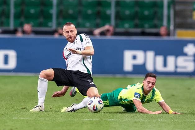 UEFA Europa League - Legia Warsaw vs AEK Larnaca Rafal Augustyniak, Yerson Chacon during UEFA Europa League qualifying match Legia Warsaw vs AEK Larnaca in Warsaw, Poland on August 14, 2025. Warsaw Poland  Copyright: xFotoxOlimpikx originalFilename:jastrzebowski-uefaeuro250814_np5df.jpg