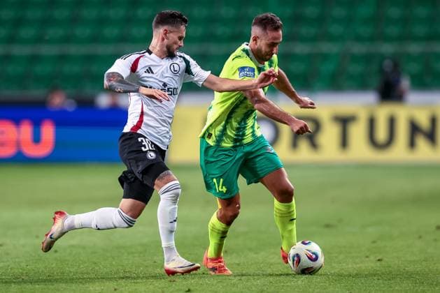 UEFA Europa League - Legia Warsaw vs AEK Larnaca Petar Stojanovic, Angel Garcia during UEFA Europa League qualifying match Legia Warsaw vs AEK Larnaca in Warsaw, Poland on August 14, 2025. Warsaw Poland  Copyright: xFotoxOlimpikx originalFilename:jastrzebowski-uefaeuro250814_npLct.jpg